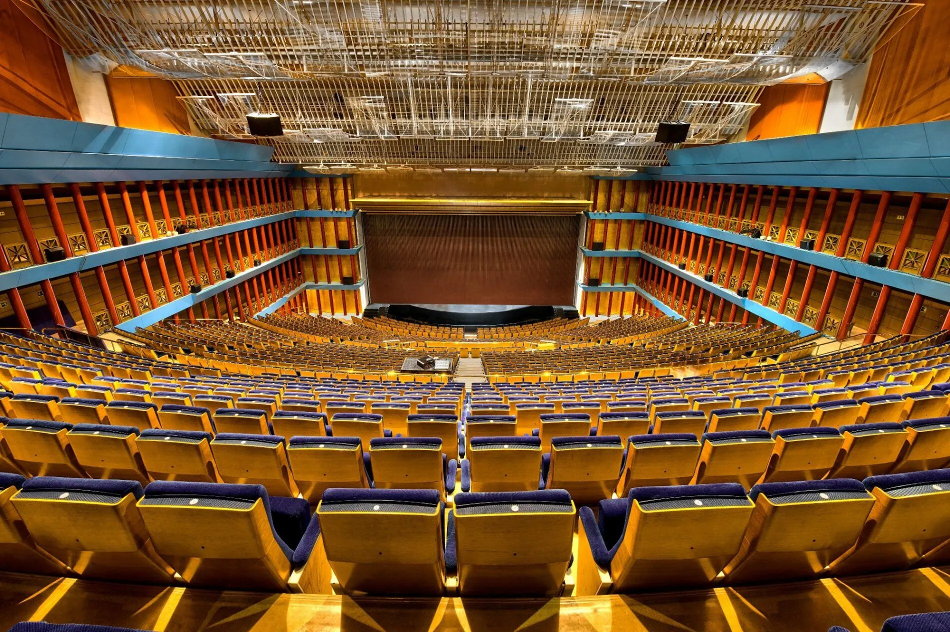 Foto interna do Palacio de Festivales, em Santander, na Espanha.
